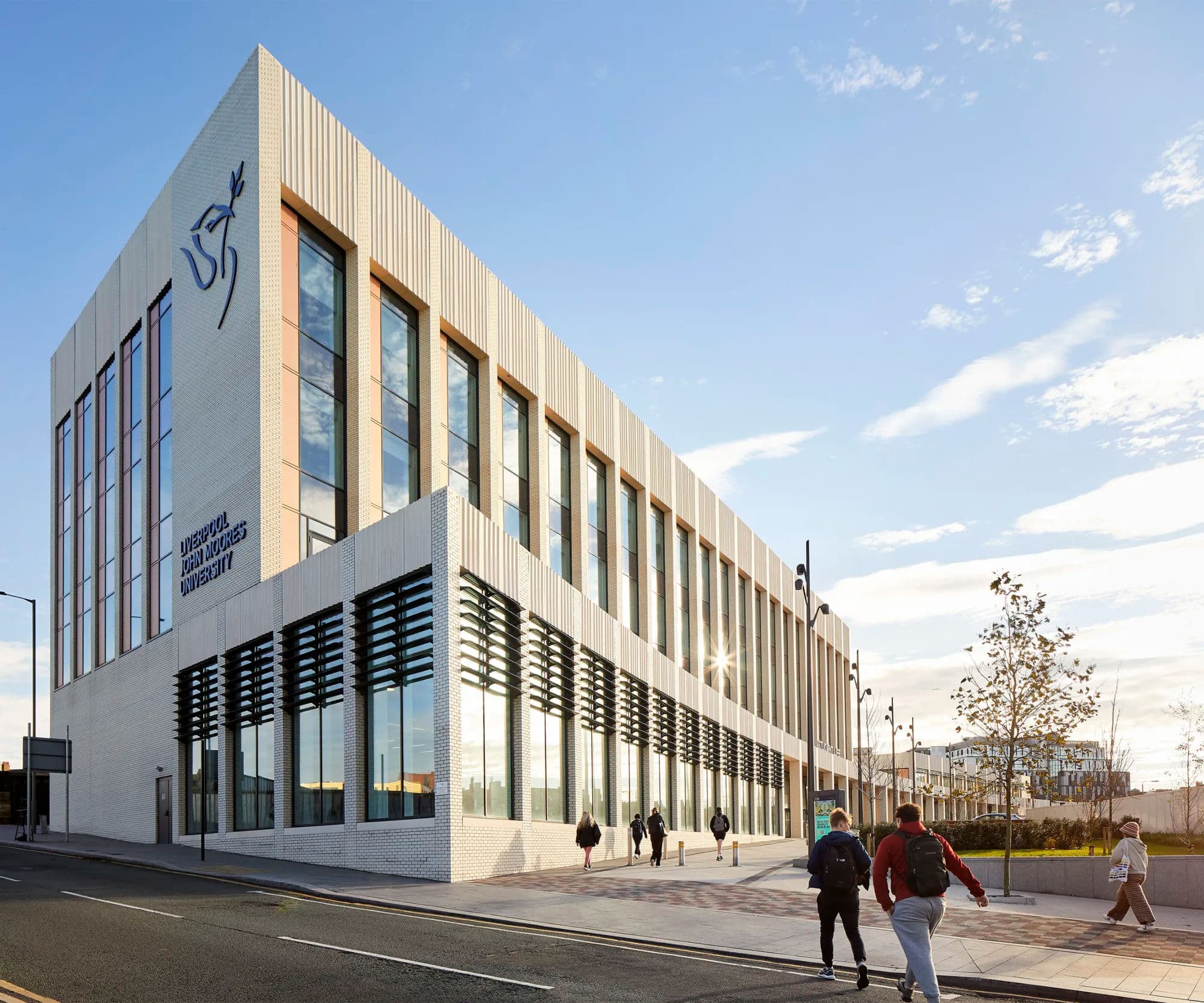 Objekti i kampusit te Liverpool John Moores University i perdorur per galerine e rrugetimit juridik